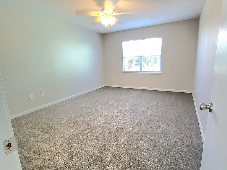 Somerset Oceanside Apartments — Photo 25