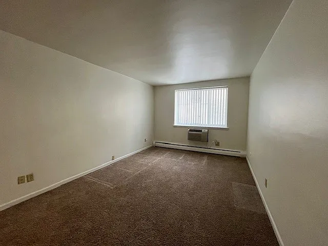 2619 N Oakland Ave — Photo 8