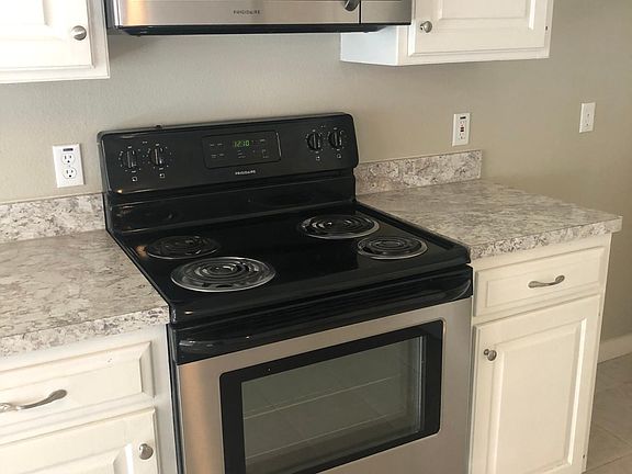 5th image of 4103 Green Acres Cir