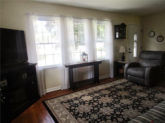 4th image of 71 Hillcrest Dr