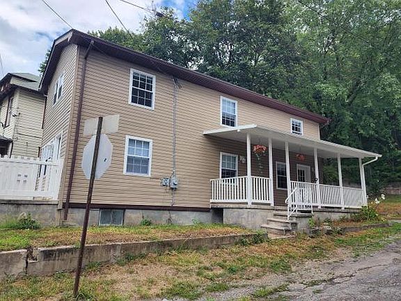 4th image of 652 Baker St