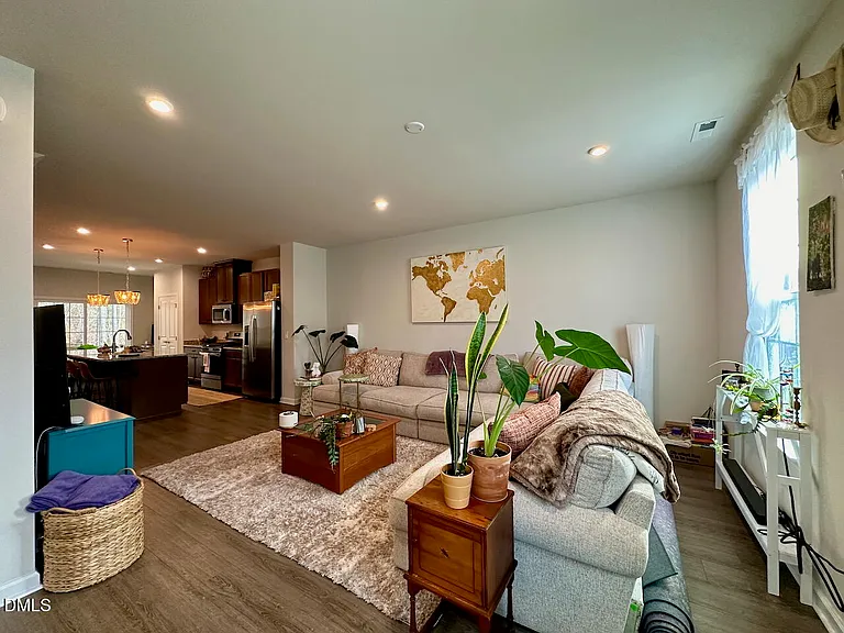 921 Romeria Dr — Photo 13