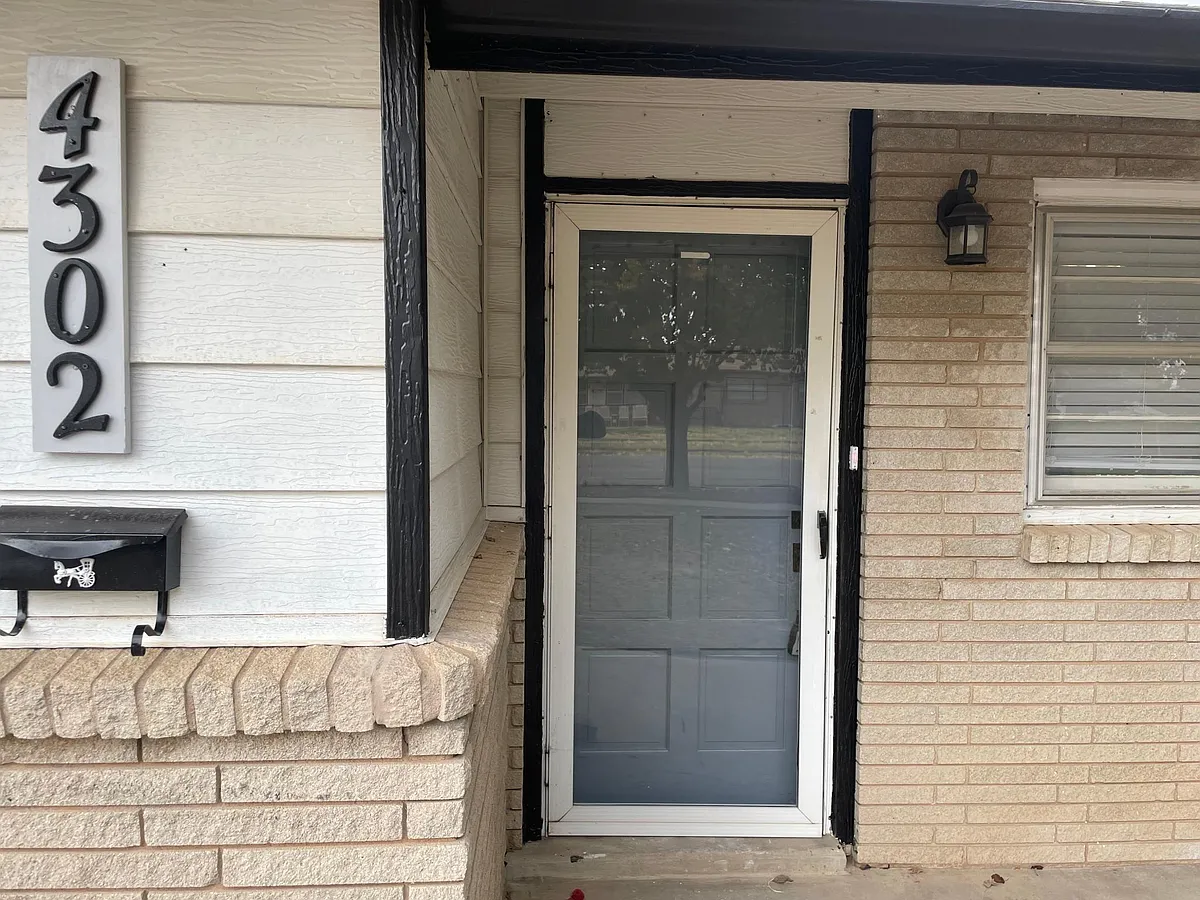 Building Photo - 4302 Summit Cir
