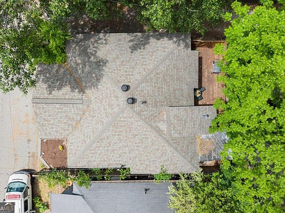 3rd image of 209 Hampshire Ave