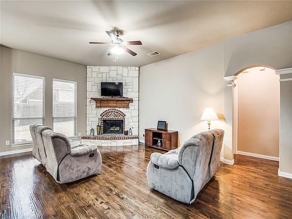 4th image of 5309 Fox Chase Ln
