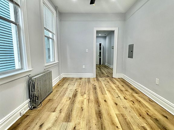 5th image of 160 Van Nostrand Ave APT 1