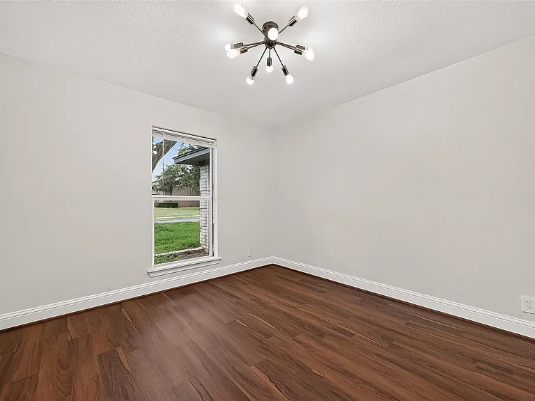 509 Southern Oaks Dr — Photo 4