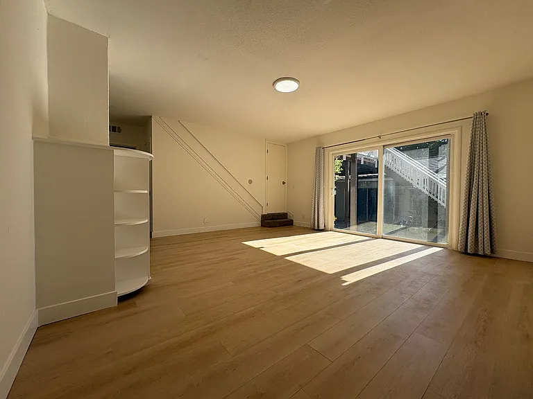 Charming 2 Bedroom, 2 Bathroom Home in Redwood City — Photo 21