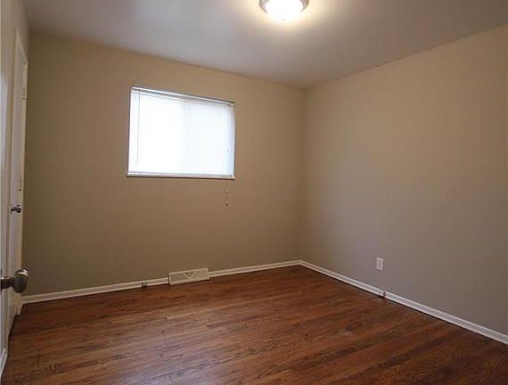 4th image of 908 S Taylor Ave