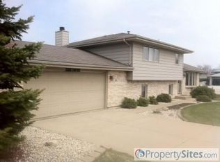 10 Ponderosa Dr, Romeoville, IL 60446