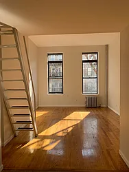 Rented by Warren T Real Estate Corp.