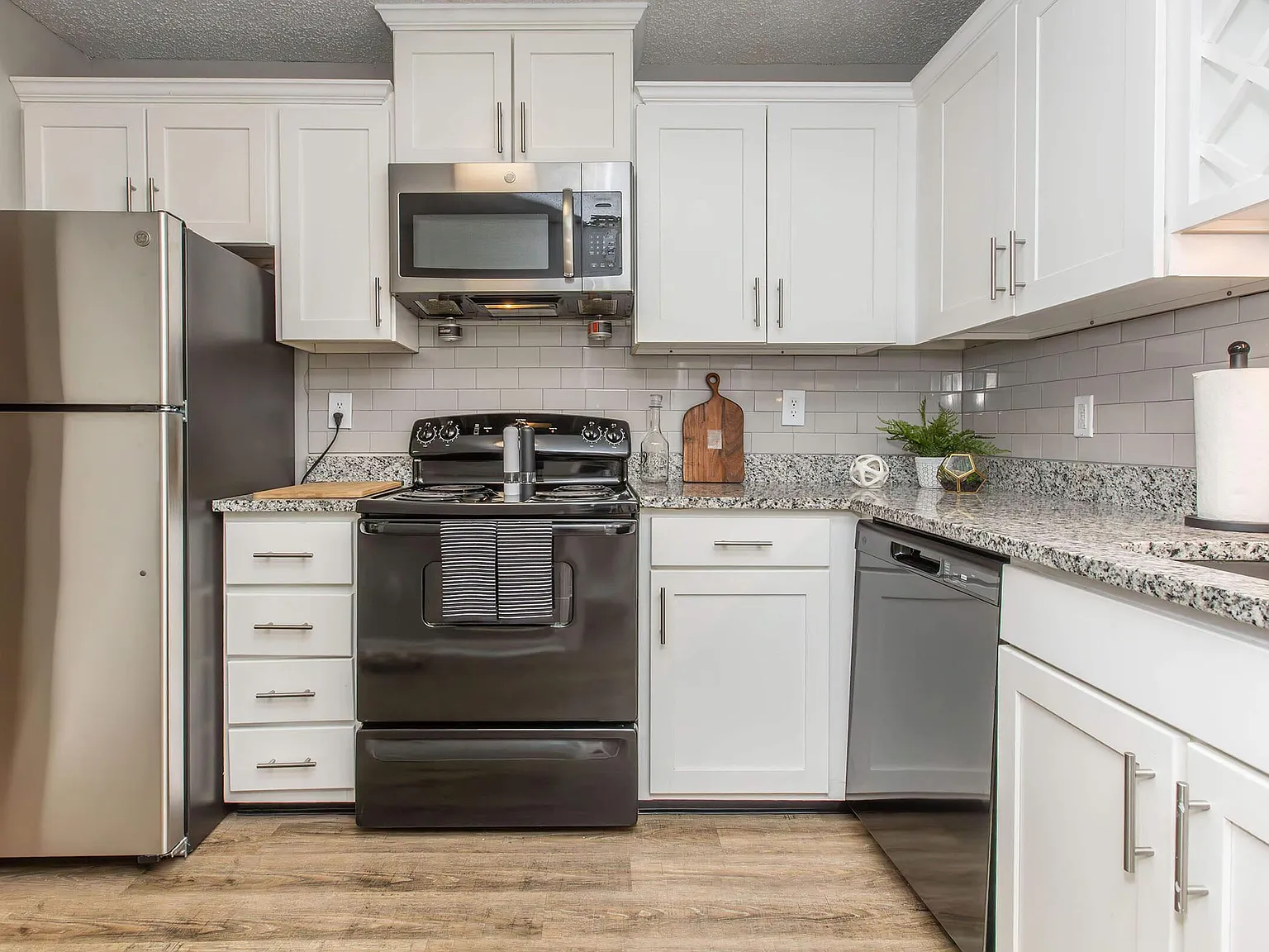 Kingston Pointe Apartments — Photo 3