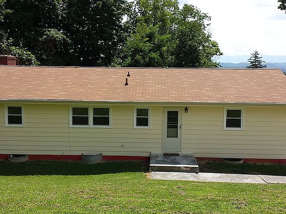 2nd image of 135 Barberry Ln