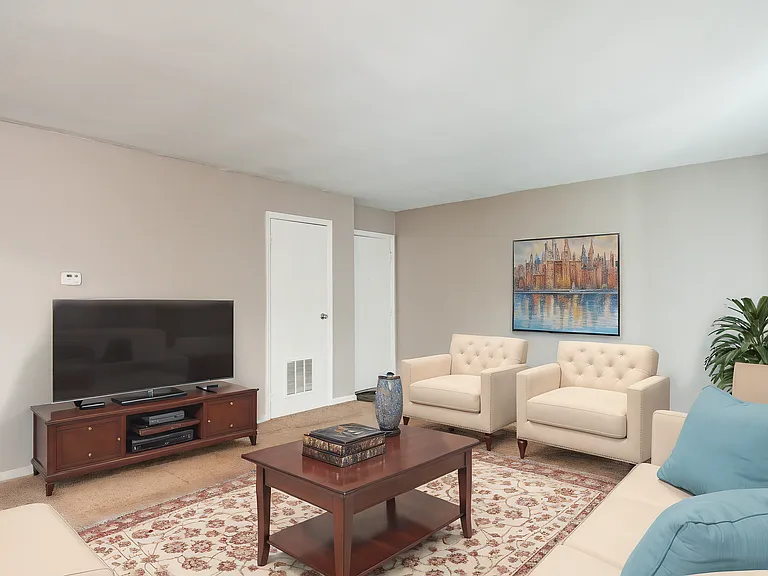 Fox Hunt Apartments — Photo 25