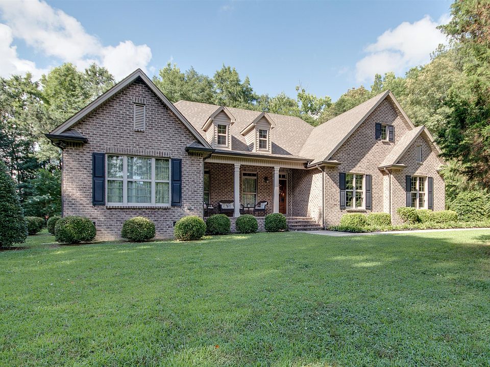 1st image of 296 White Oak Dr
