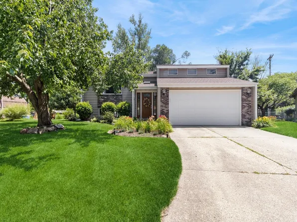 424 Opal Cir, Ames, IA 50010