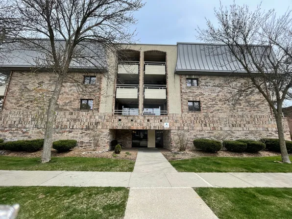 5200 N Diversey, 5200 N Diversey Blvd APT 104, Whitefish Bay, WI 53217