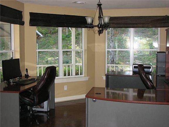 OFFICE / SITTING AREA