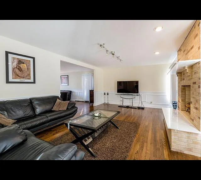 6517 W Belle Plaine Ave — Photo 4