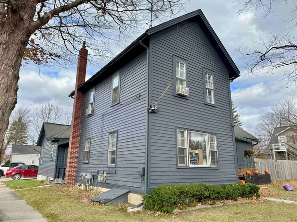 1138 W Oregon St, Lapeer, MI 48446