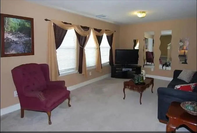302 Kings Port St — Photo 5