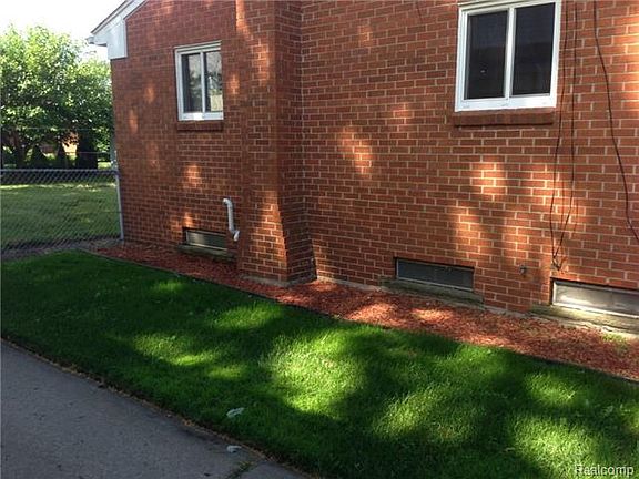 4th image of 25837 Warrington St