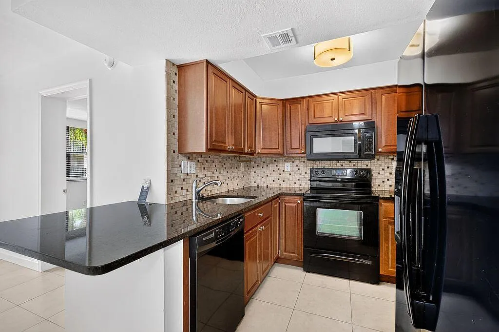 706 Executive Center Dr — Photo 2