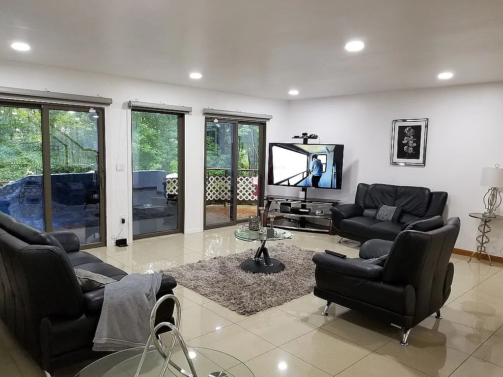 107 Oakenshield Dr photo 1