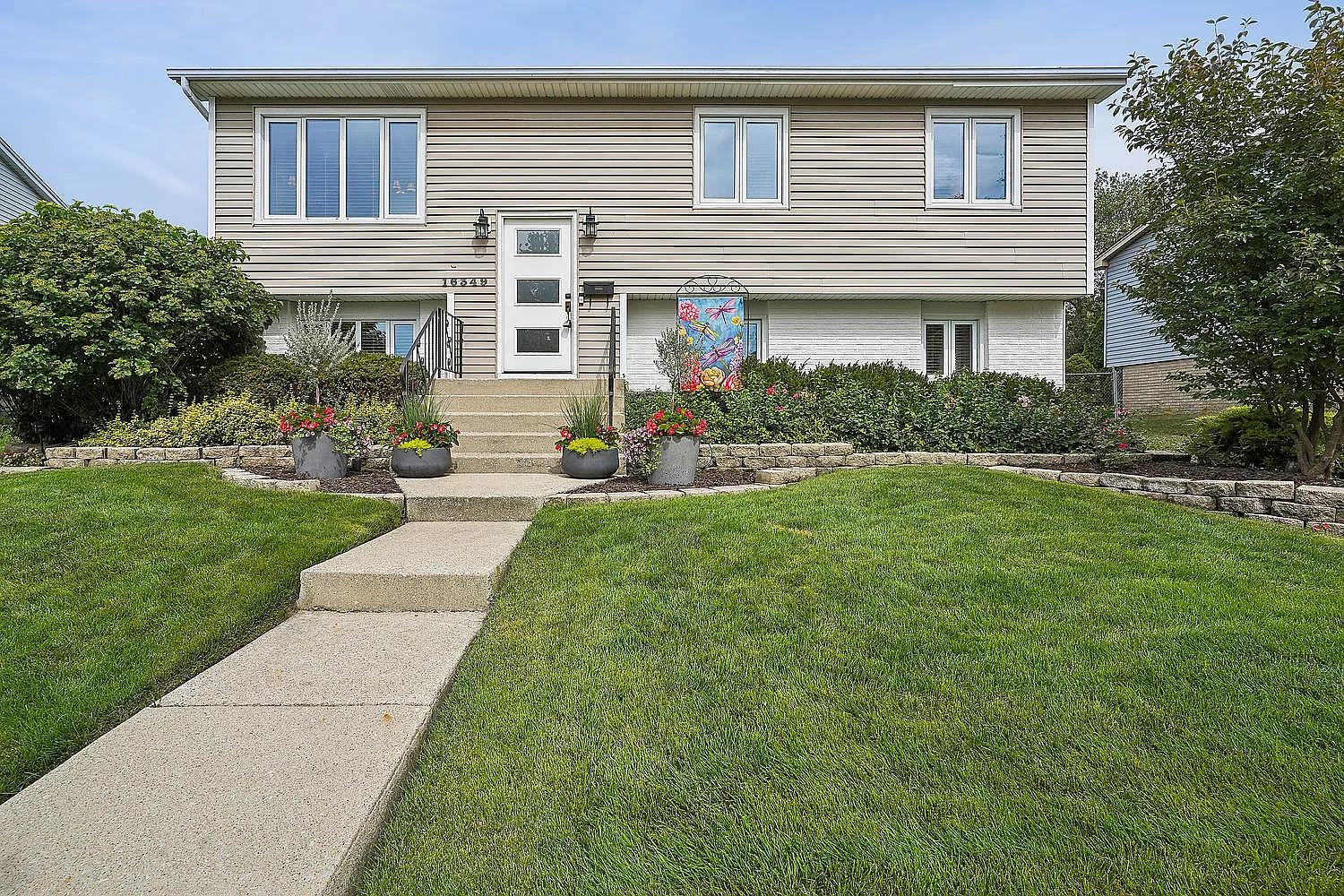 16349 Olcott Ave photo 1