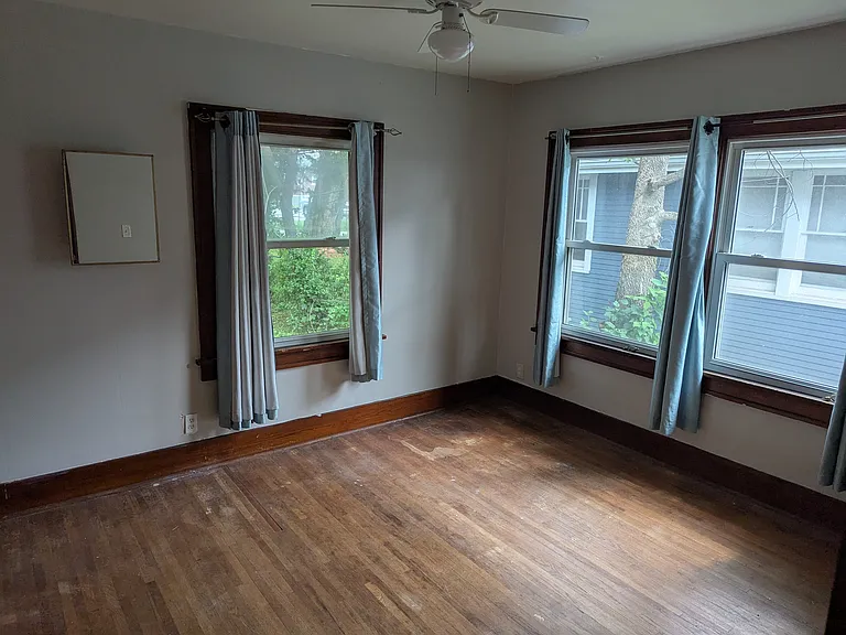 937 E Loren St — Photo 11