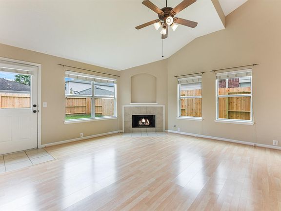 3rd image of 4718 Woodsend Ln