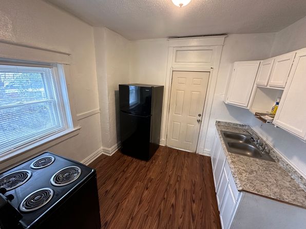 2207 E 24th Ter #B