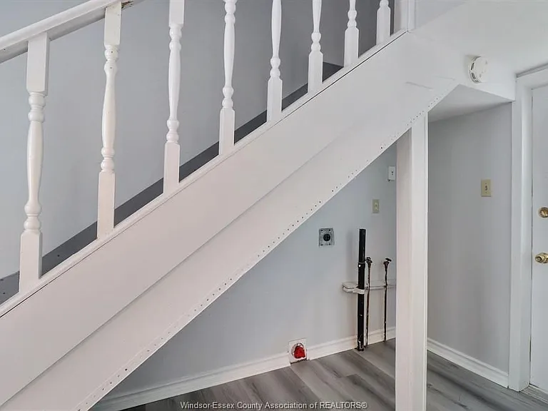 996 Albert Rd — Photo 10