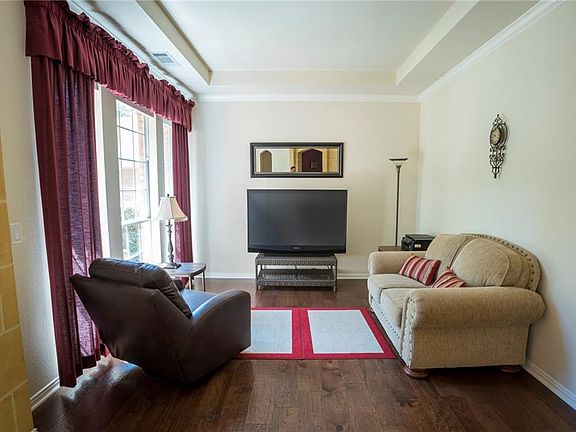 5th image of 3113 Oak Meadow Dr