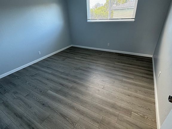 3rd image of 1077 Topaz Ave #15