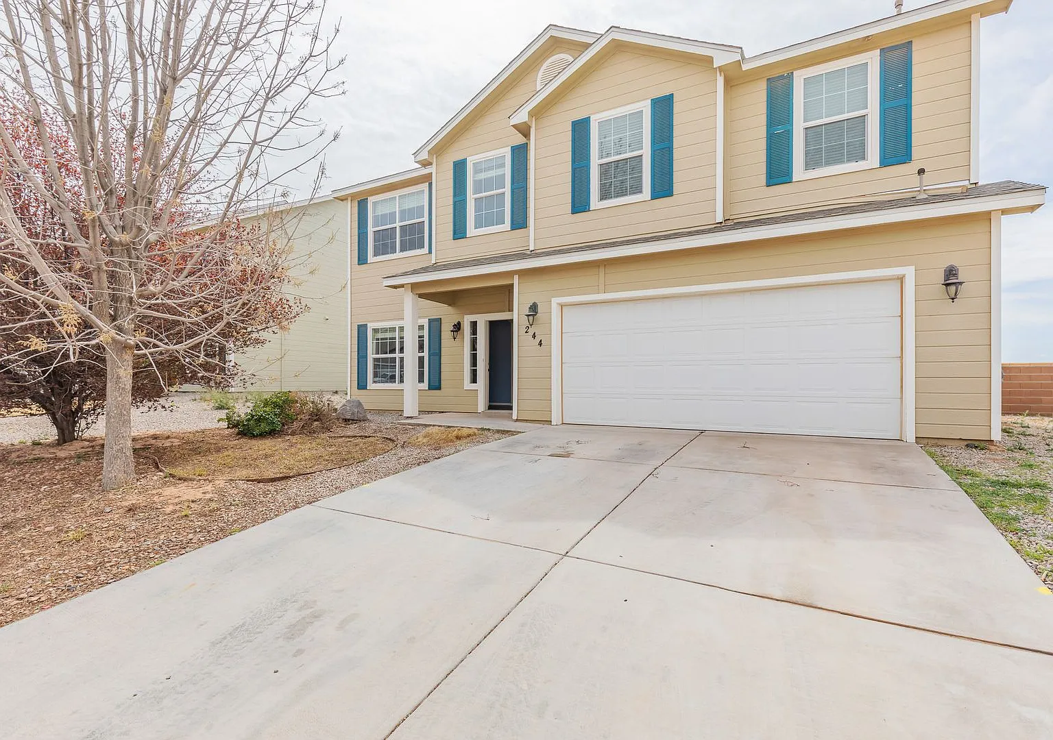 Beautiful Two Story House — Photo 2