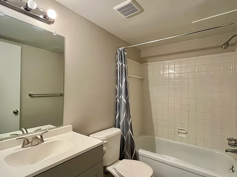 1213 Sycamore St #106 — Photo 9