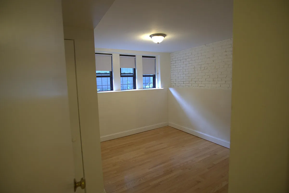Building Photo - 1408 Commonwealth Ave #4