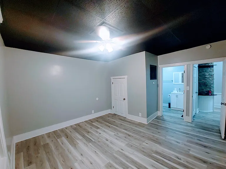 2505 Washington Ave — Photo 28