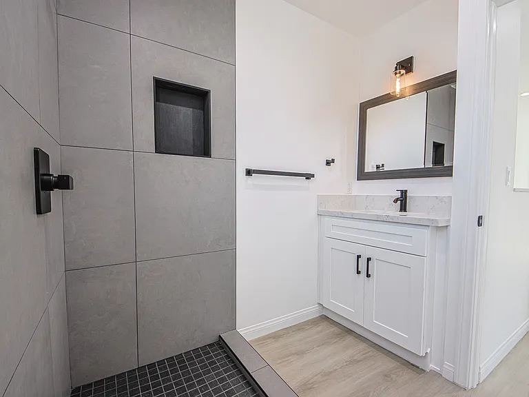 13708 Collins St — Photo 15