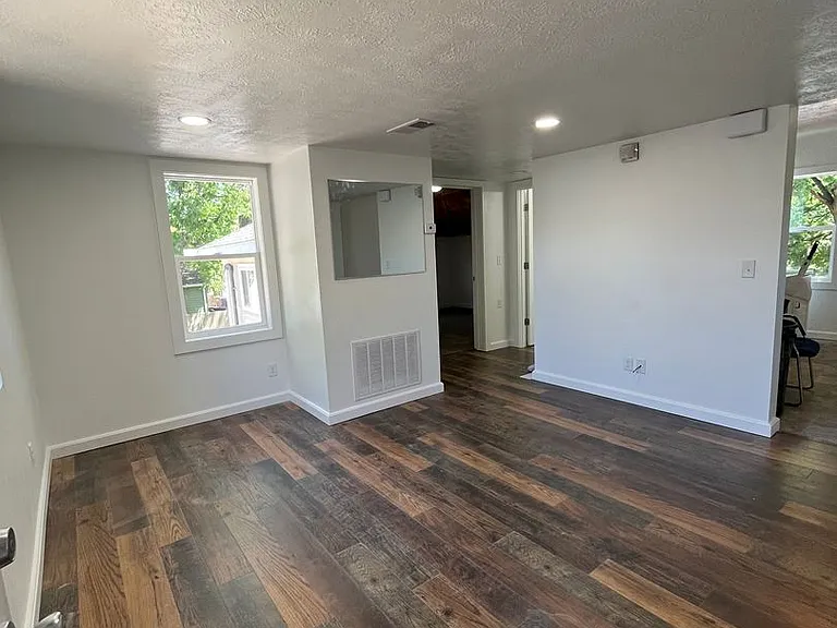 616 S Duluth Ave #2 — Photo 3