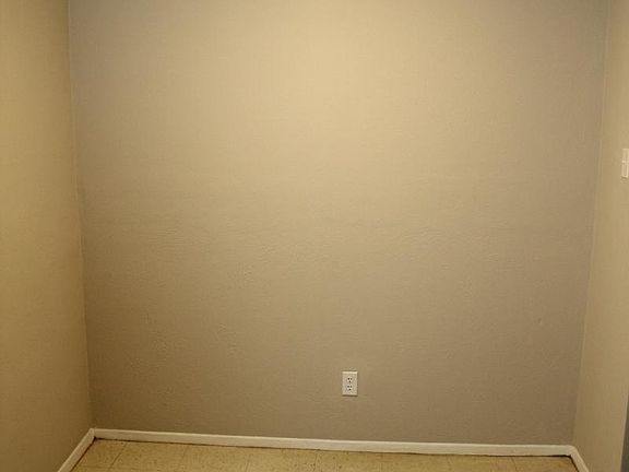 5th image of 2036 S Big Bend Blvd