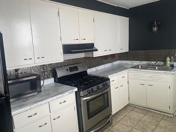 5th image of 208 Hopkinsville St