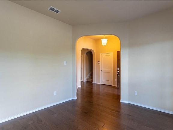 2nd image of 1705 Roberts Dr