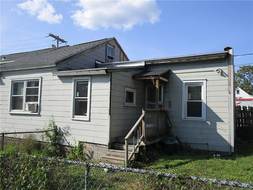 2nd image of 608 Wolf St