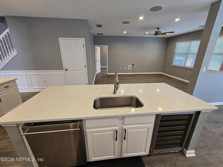180 Thornloe Dr — Photo 11