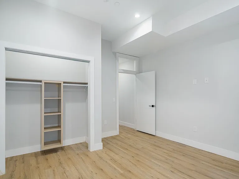 2460 Dickinson St — Photo 23