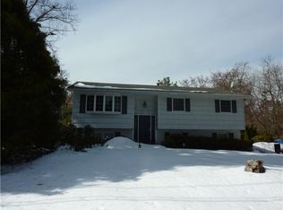 7 Ashwood Dr, Suffern, NY 10901