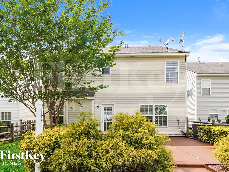 11319 Breezehill Ln — Photo 15
