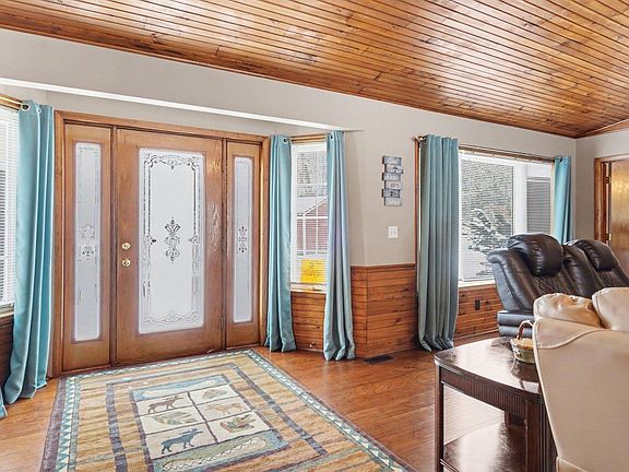 4th image of 8266 Cedar Rd